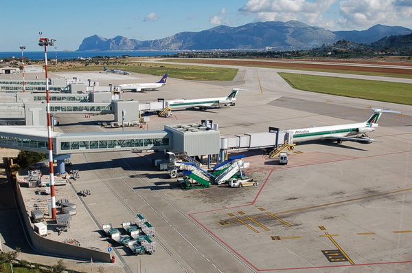 В аэропортах Италии проведена крупная операция по раскрытию краж из багажа