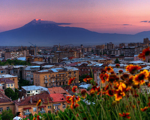 Санкт-Петербург намерен расширять туристические связи с Ереваном