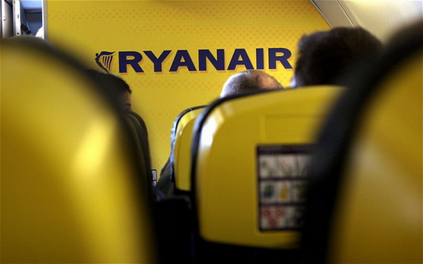 Самолет Ryanair совершил экстренную посадку
