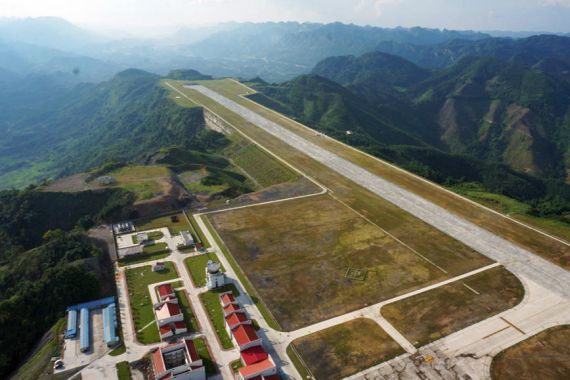 В Китае в построят аэропорт на вершинах гор
