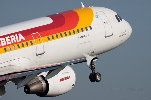 Испанские sim-карты будут продоваться на самолетах Iberia