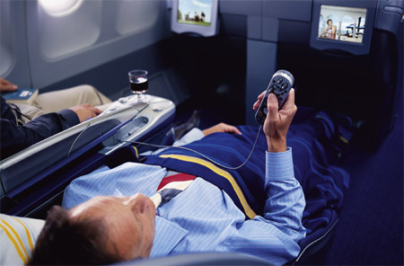 Комфортабельные кресло-кровати в бизнес-классе Lufthansa