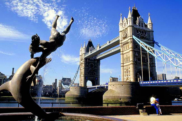 Великобритания теряет миллионы фунтов на туристах из-за сложности оформления виз