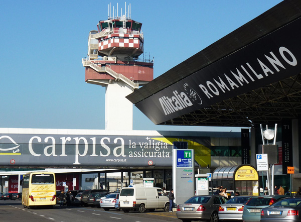 Стюардессу из США арестовали в римском аэропорту Фьюмичино