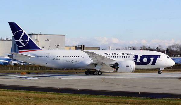 LOT Airlines возможно потребует от Boeing компенсацию за простой машин