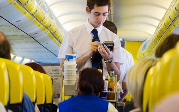 Еда на самолетах Ryanair стоит дороже чем сам авиабилет