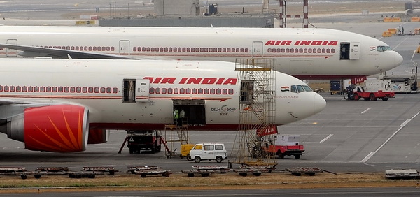 Блок развлечений в самолете Air India нахамил пассажирке