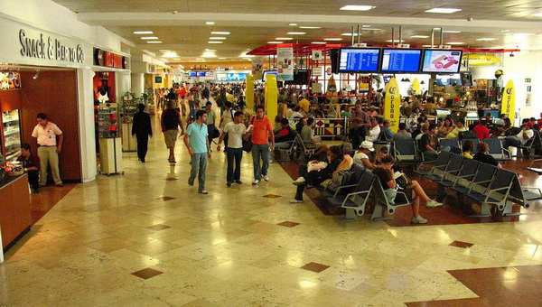 В аэропорту города Канкун появился постоянный жилец