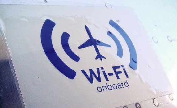 Японские авиакомпании начали предоставлять услугу связи Wi-fi на борту самолетов